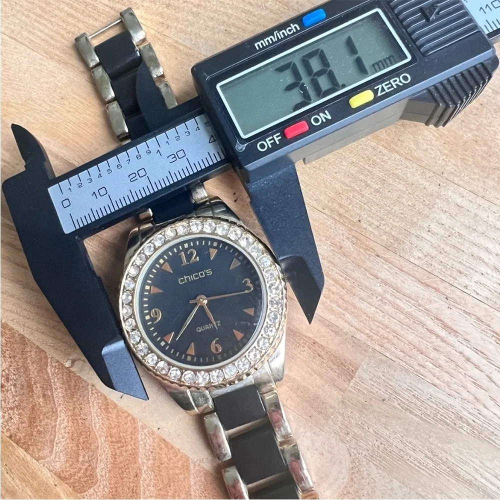 Chico's ladies gold tone black dial cocktail fashion watch NEW BATTERY